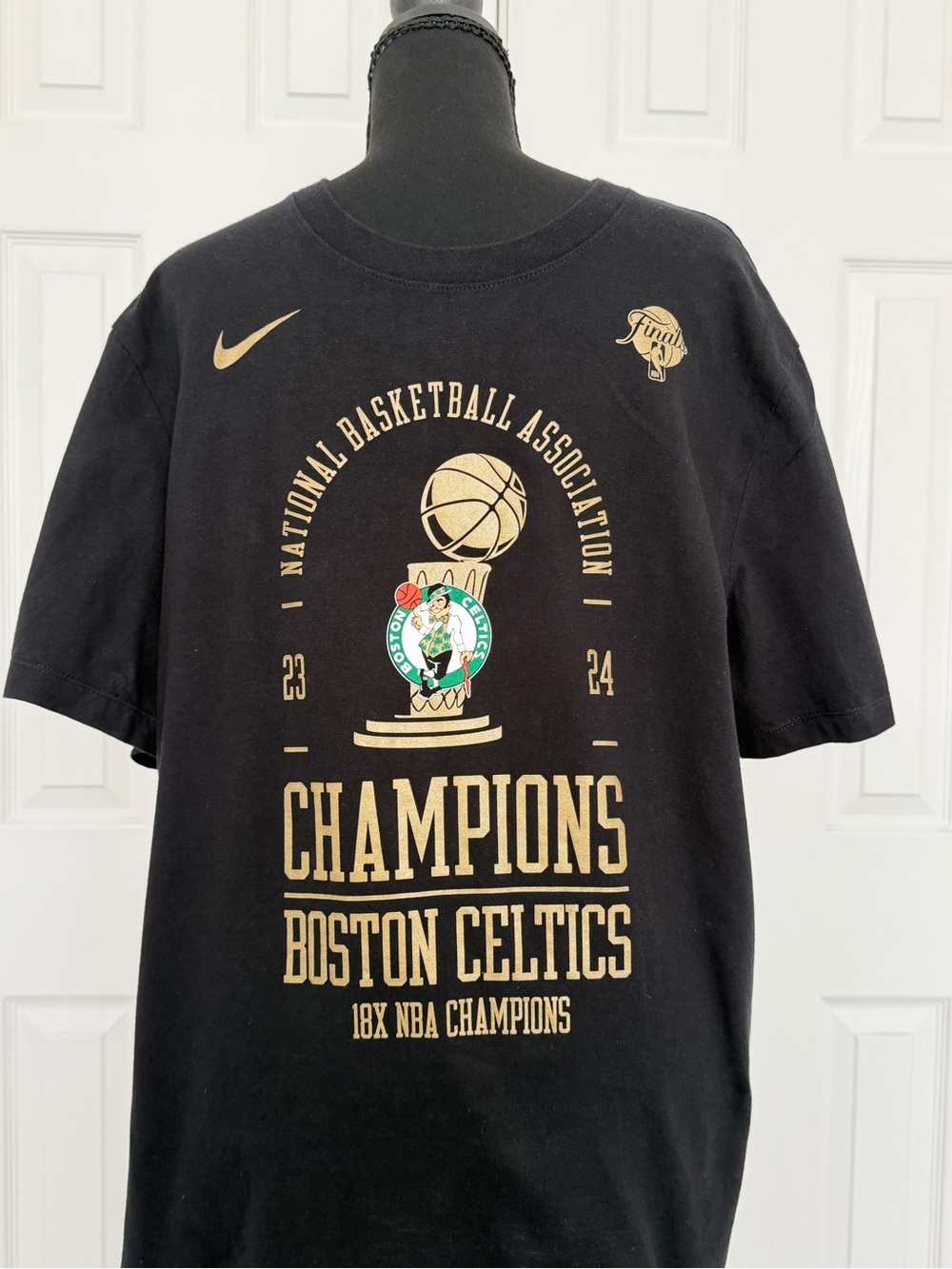 Nike Black & Gold Boston Celtics Champions Tee with Team Crest. Size Large